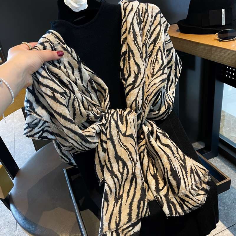 スカーフ 豪華トラ柄シルクストール