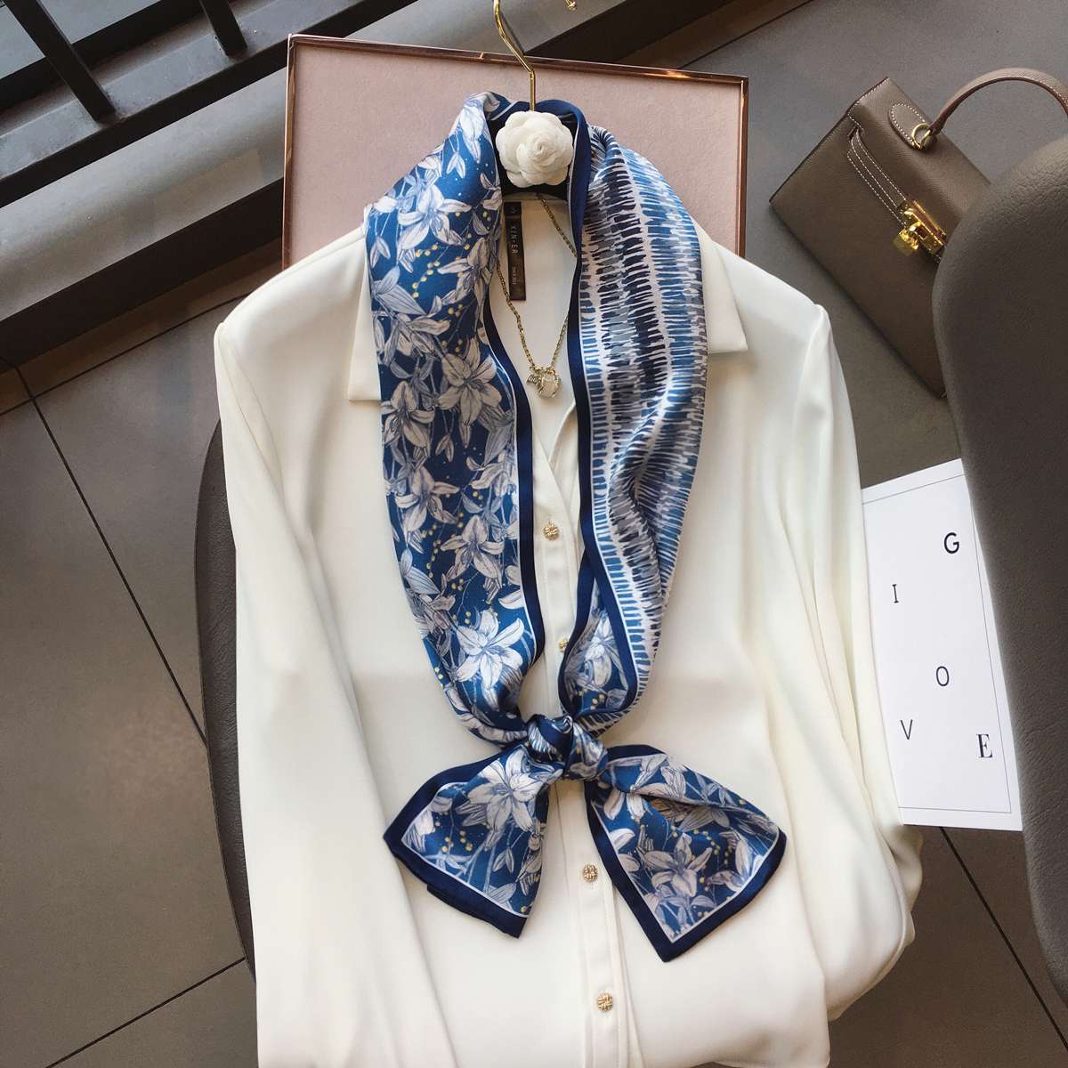豪華花園シルクスカーフ