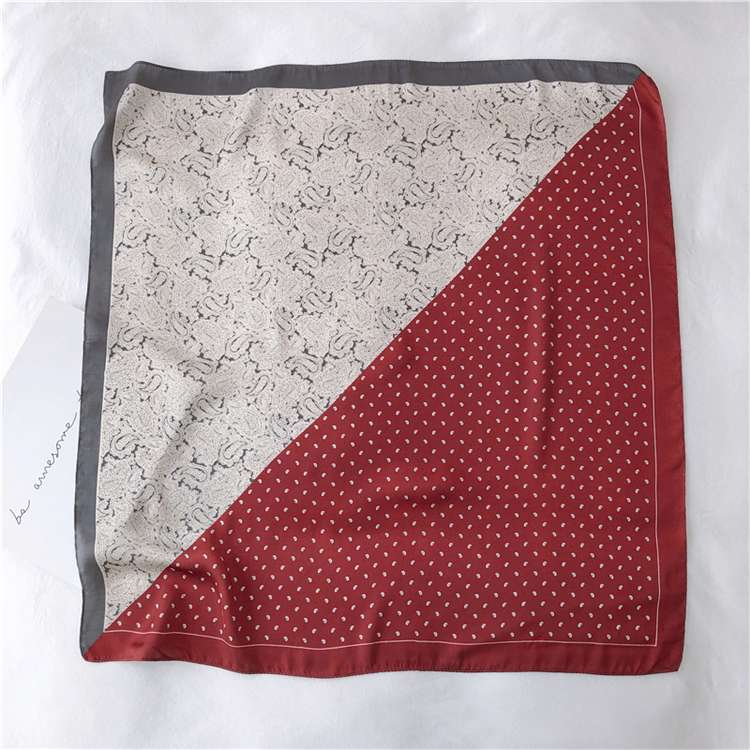 華麗なペイズリー柄シルクスカーフ