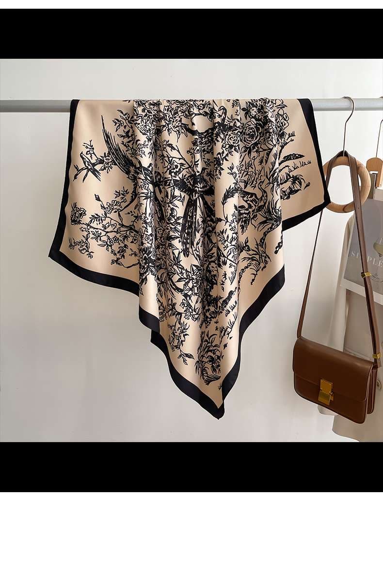  優雅な花柄シルクスカーフ