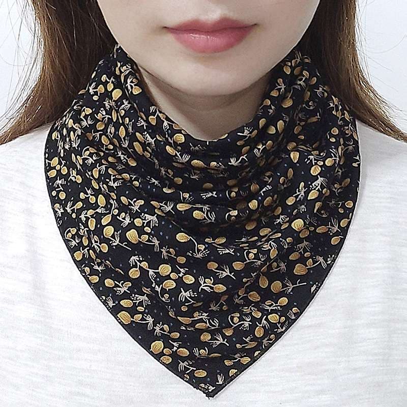 優雅な花柄スカーフ