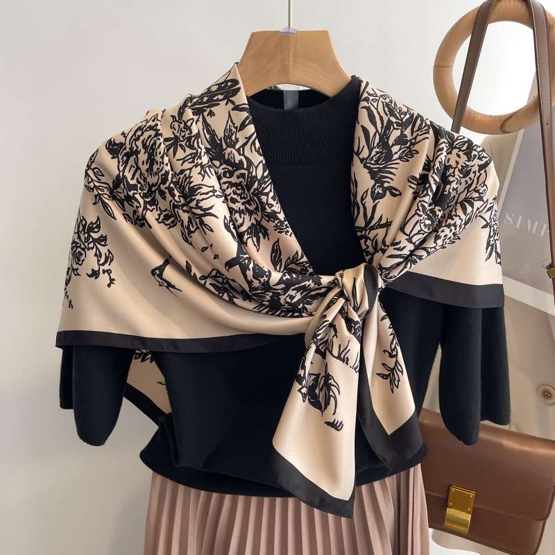  優雅な花柄シルクスカーフ