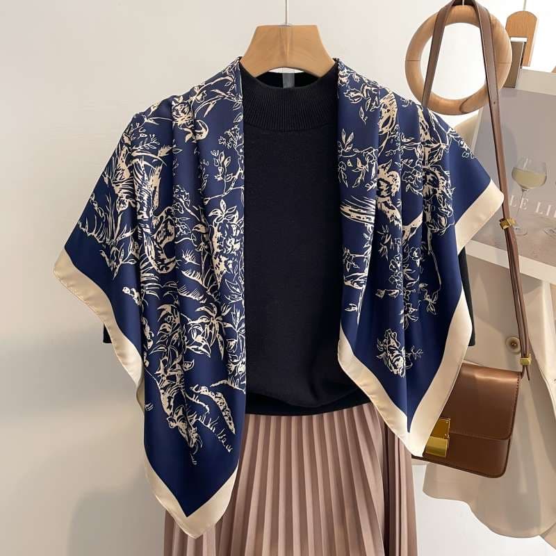  優雅な花柄シルクスカーフ