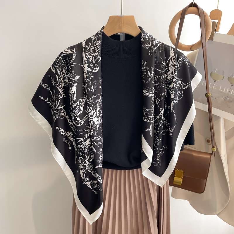  優雅な花柄シルクスカーフ