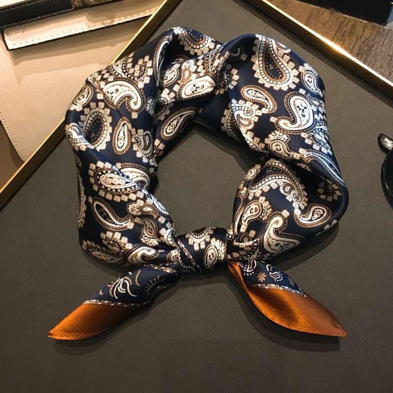 ペイズリー模様のスカーフ