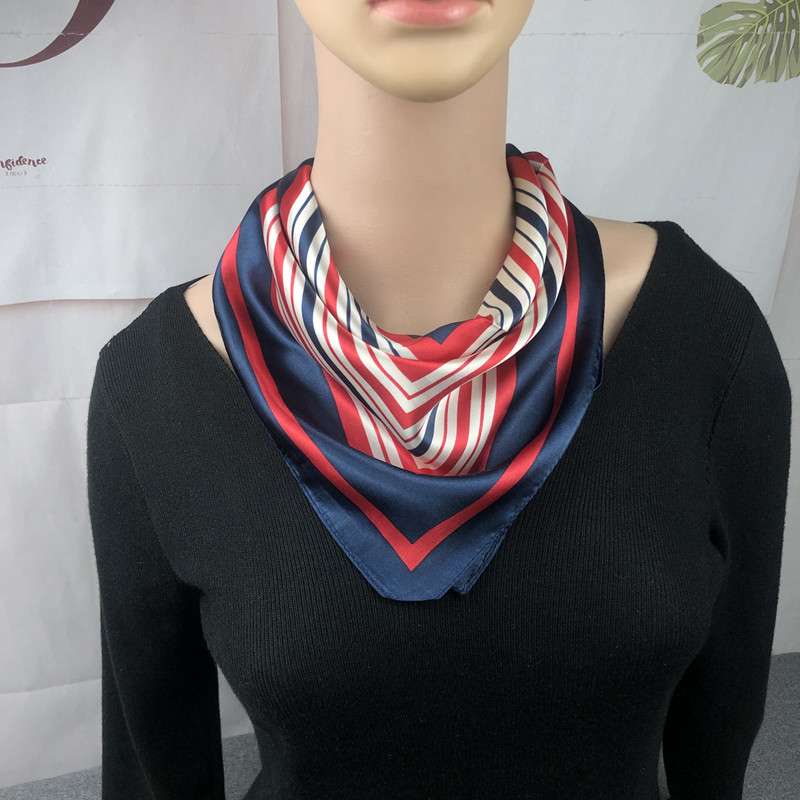ストライプ柄シルクスカーフ