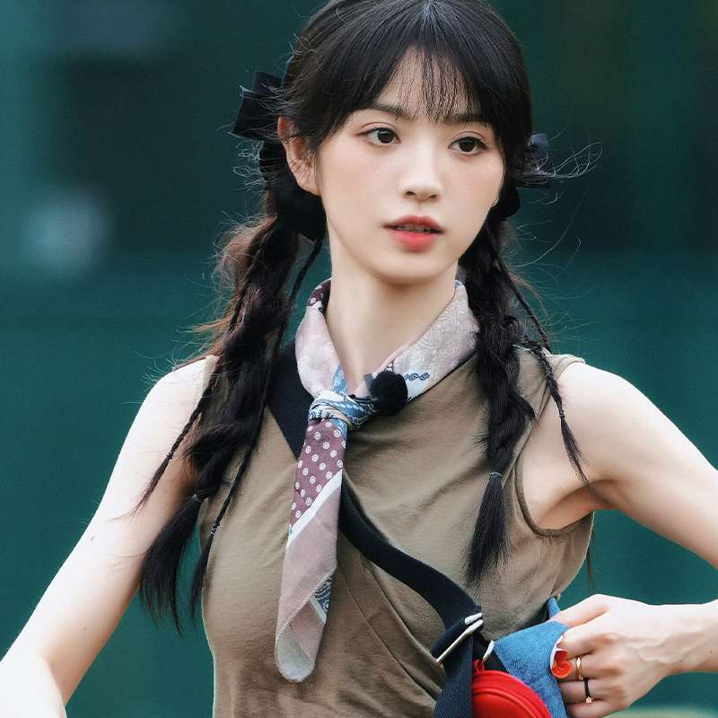 優雅な蝶結びスカーフ
