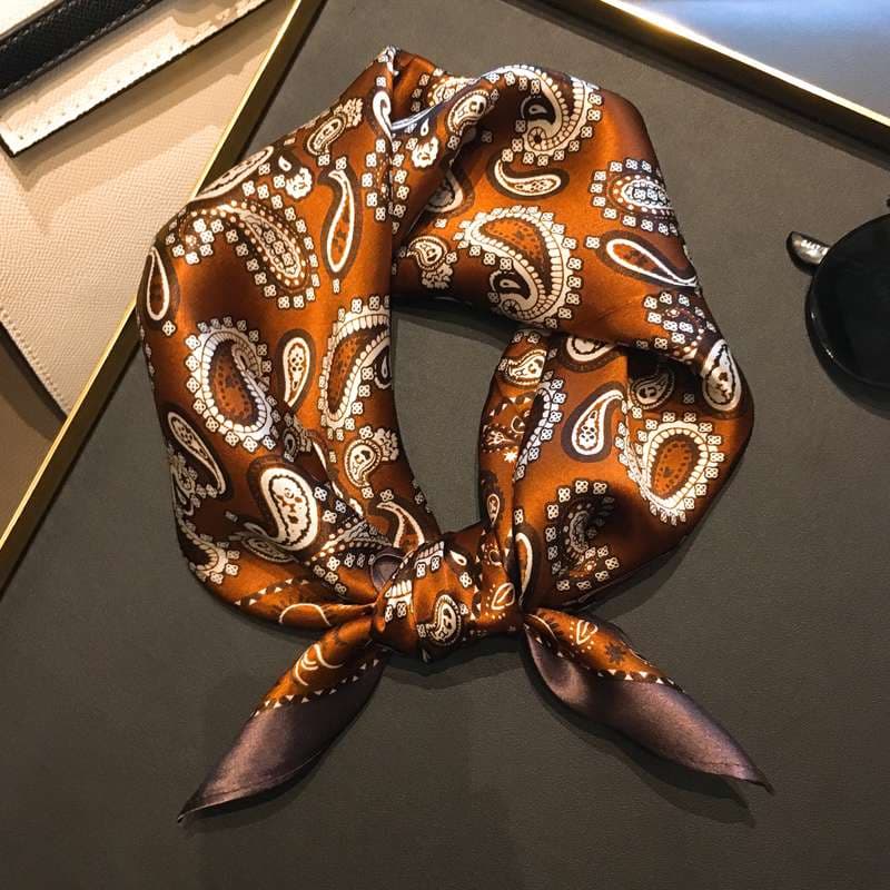 ペイズリー模様のスカーフ