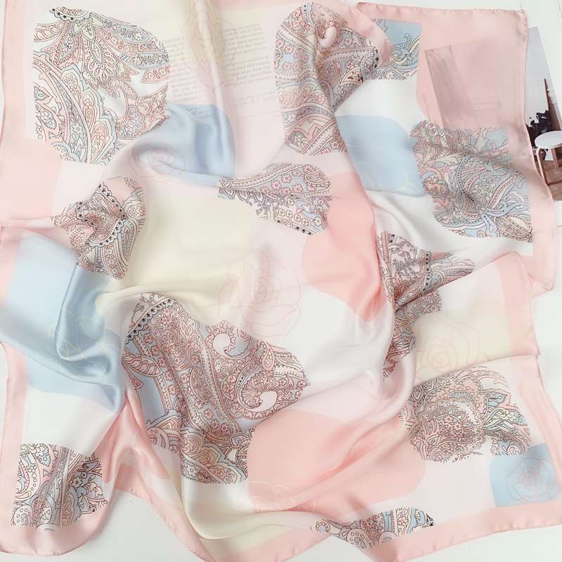 優雅な花柄シルクスカーフ