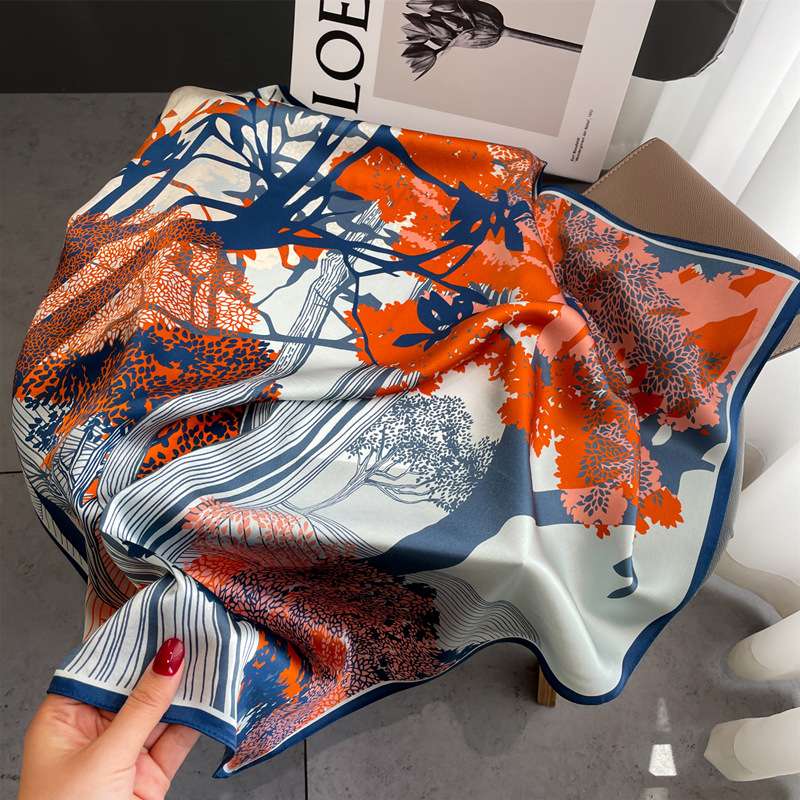  【シルク】優美な花柄シルクスカーフ