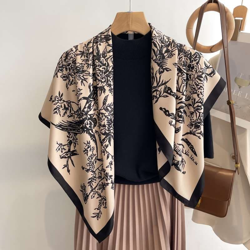  優雅な花柄シルクスカーフ