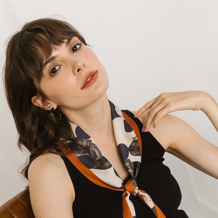 スカーフ ツイリー 葉模様の優美なツイリースカーフ
