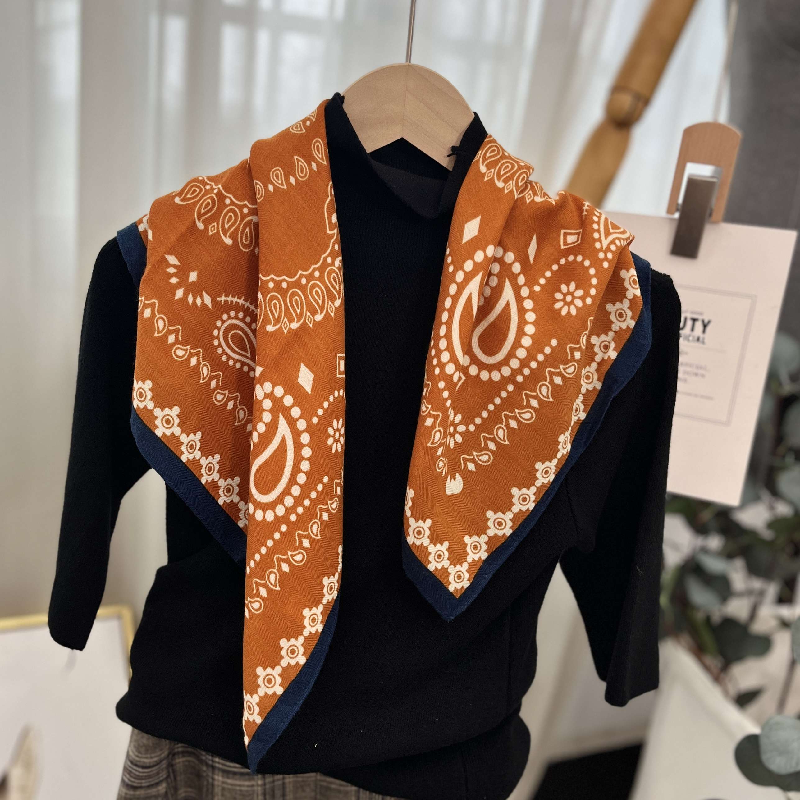 ペイズリー柄シルクツイリースカーフ