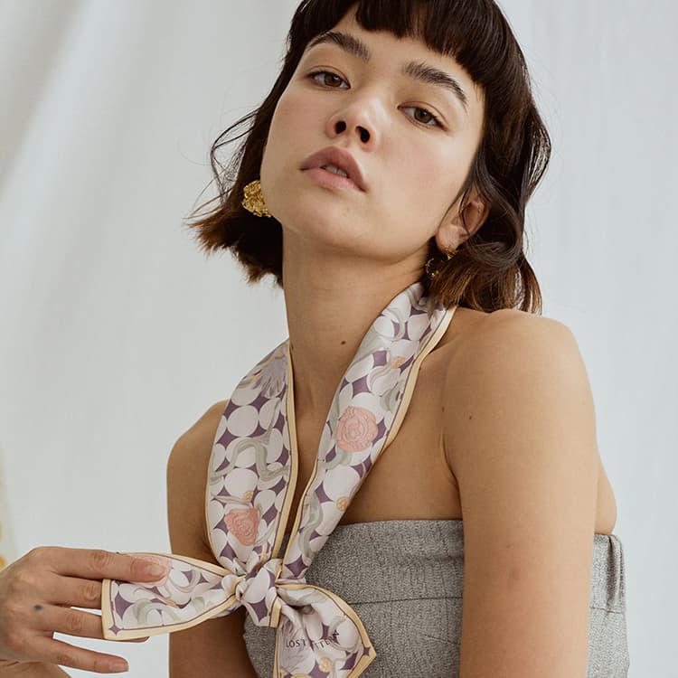スカーフ ツイリー 華やかな花舞う絹のリボン