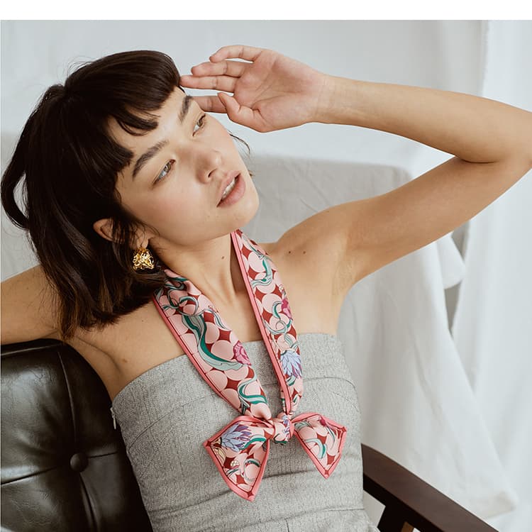 スカーフ ツイリー 華やかな花舞う絹のリボン