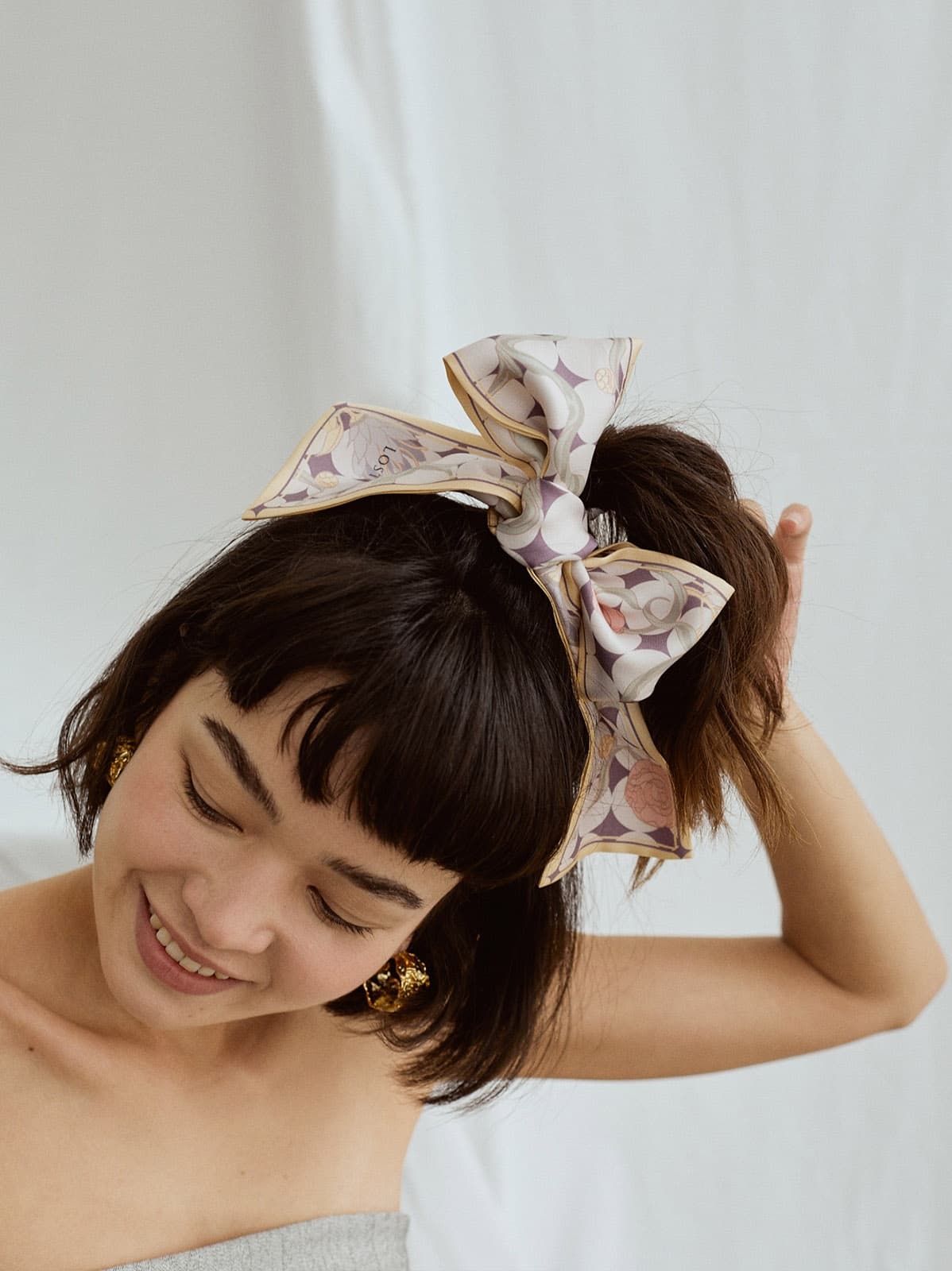 スカーフ ツイリー 華やかな花舞う絹のリボン